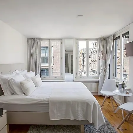 Guest house Jordaan Bed And Bubbles 4*